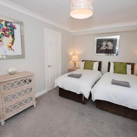 Pelican-Stylish 2-Bed Apartment Close To Beach & Town Скарборо Экстерьер фото