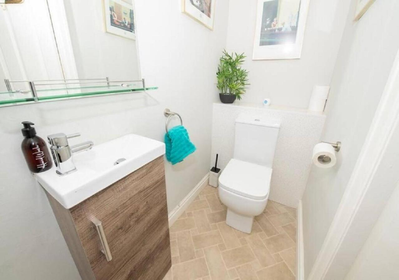 Pelican-Stylish 2-Bed Apartment Close To Beach & Town Скарборо Экстерьер фото