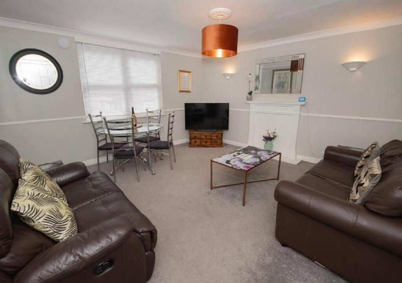 Pelican-Stylish 2-Bed Apartment Close To Beach & Town Скарборо Экстерьер фото